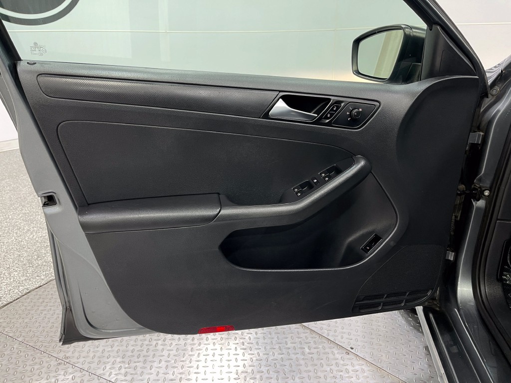 2015 Volkswagen Jetta Image 12