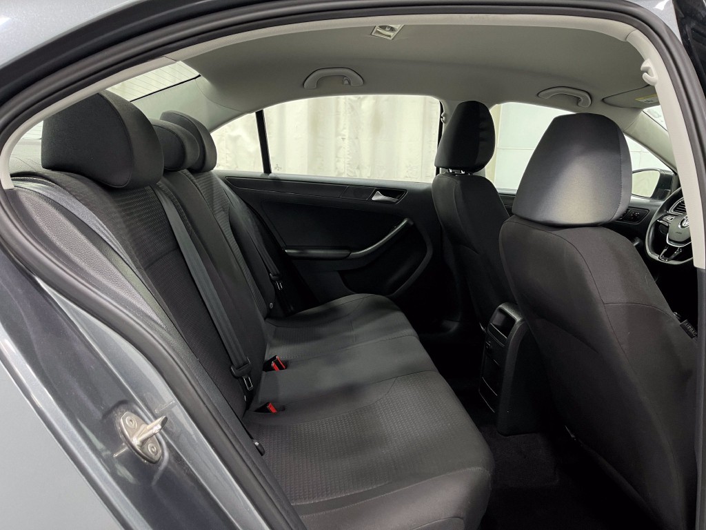 2015 Volkswagen Jetta Image 26