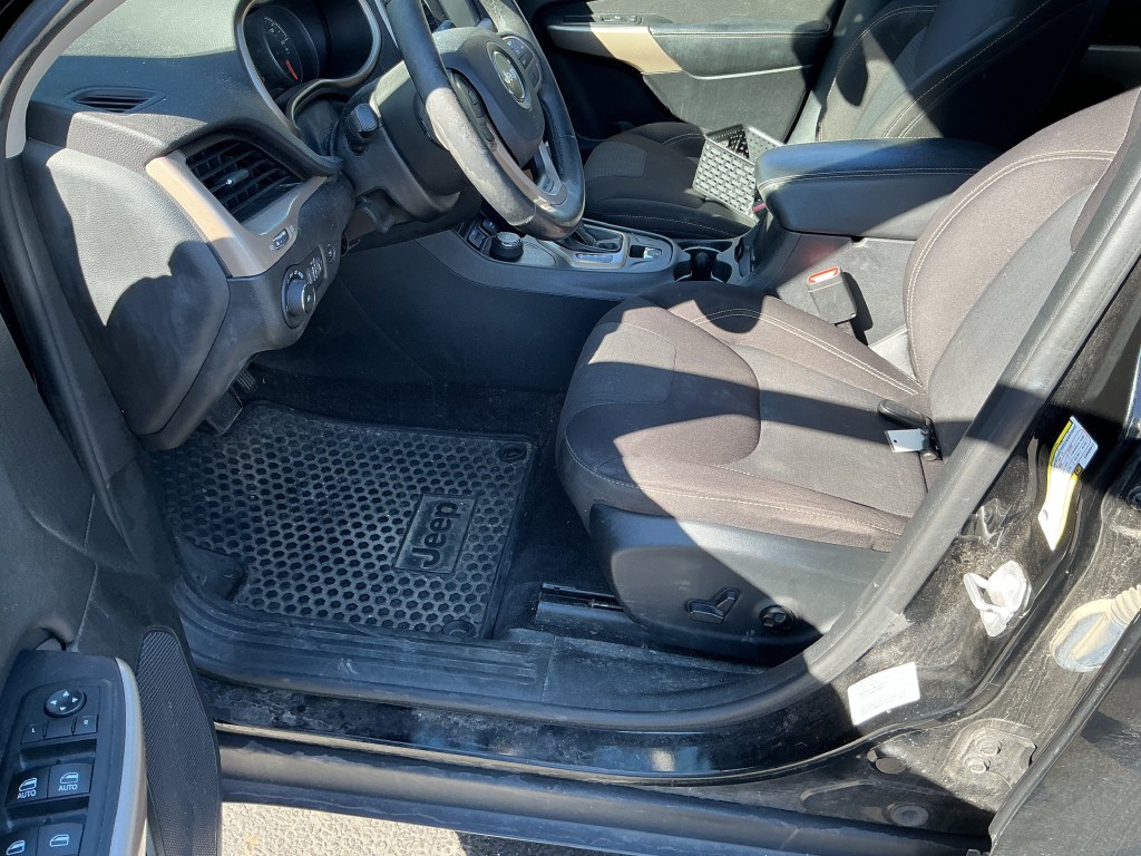 2017 Jeep Cherokee Image 4