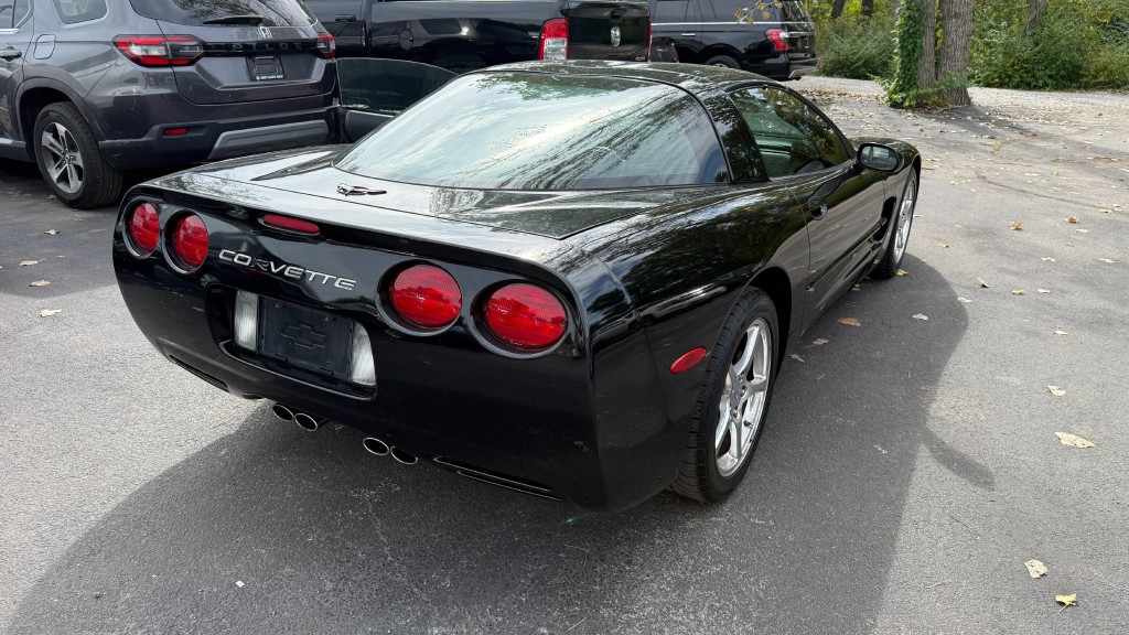 2004 Chevrolet Corvette Image 3