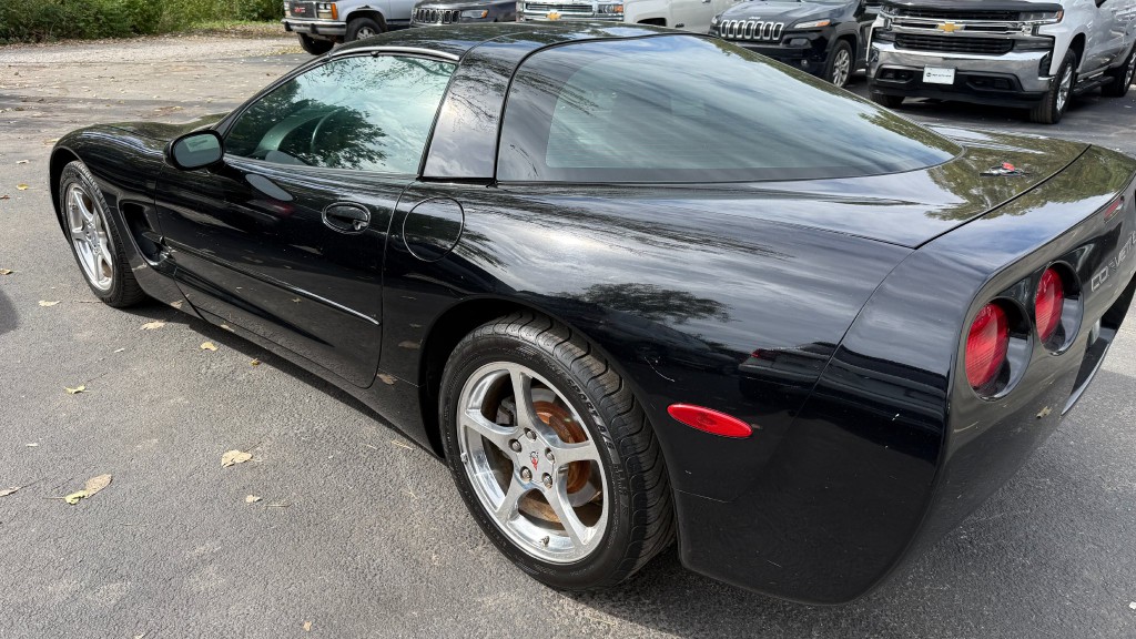 2004 Chevrolet Corvette Image 4