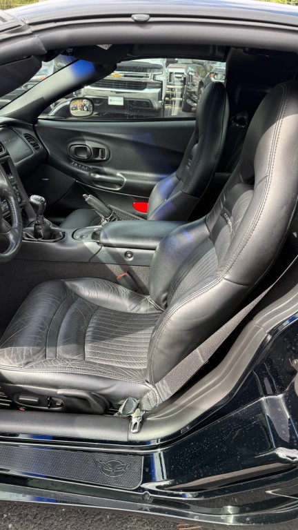 2004 Chevrolet Corvette Image 5