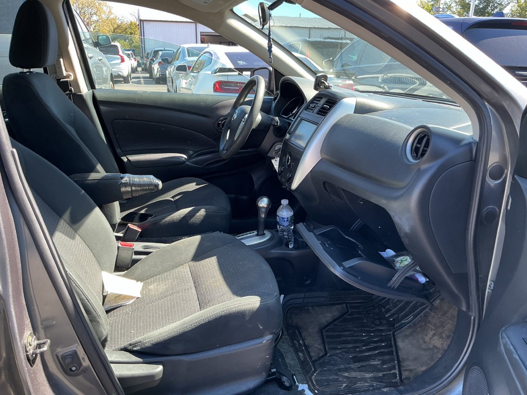 2018 Nissan Versa Image 5