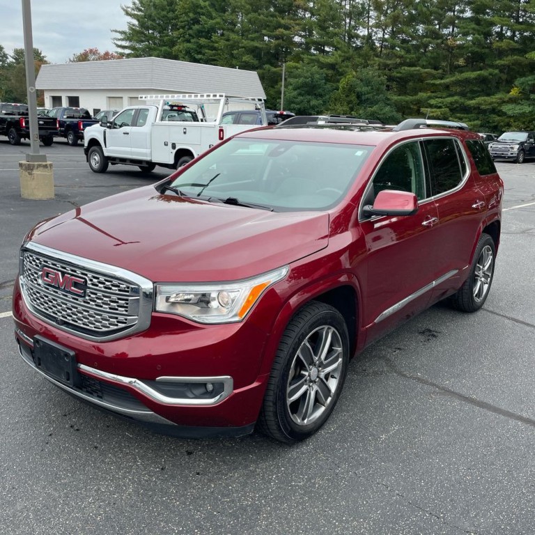 2017 GMC Acadia Image 2