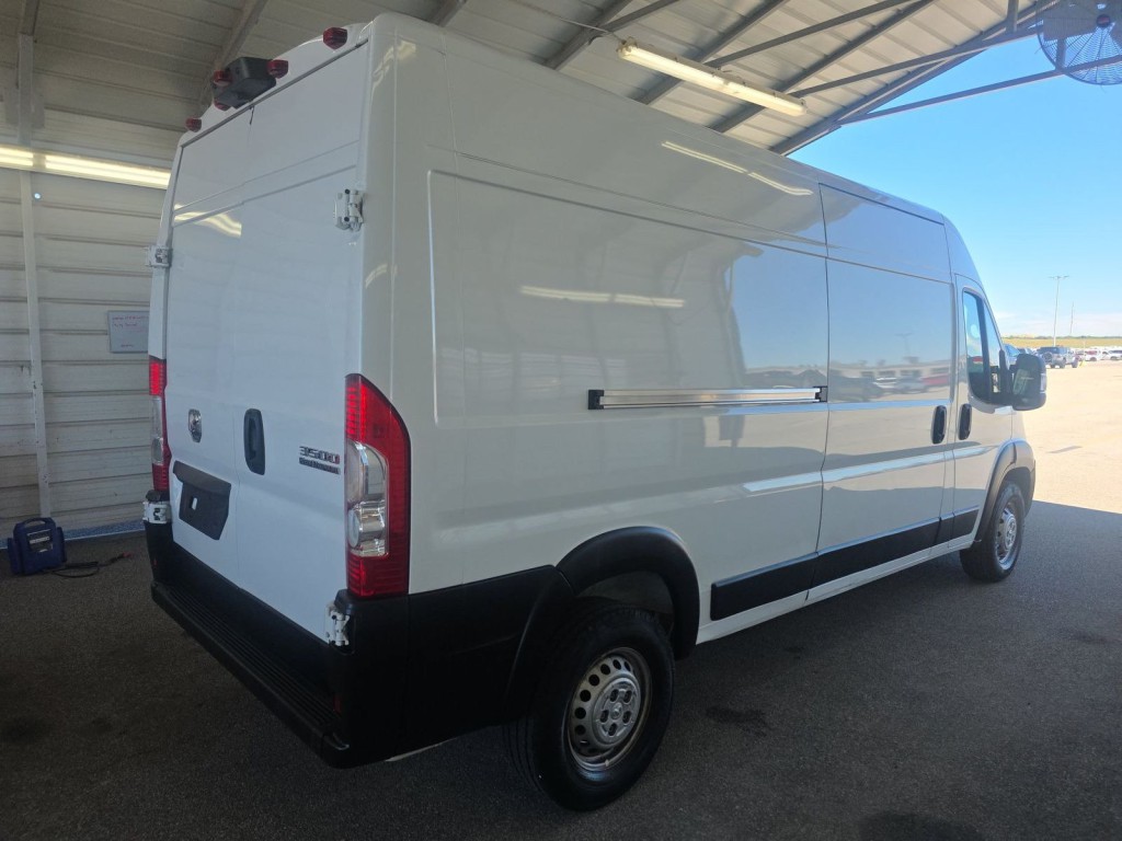 2025 RAM Promaster Image 3