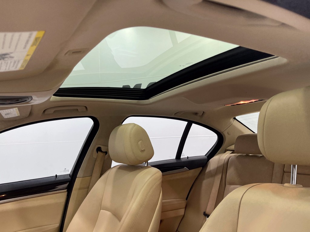 2014 BMW 5 Series Image 12