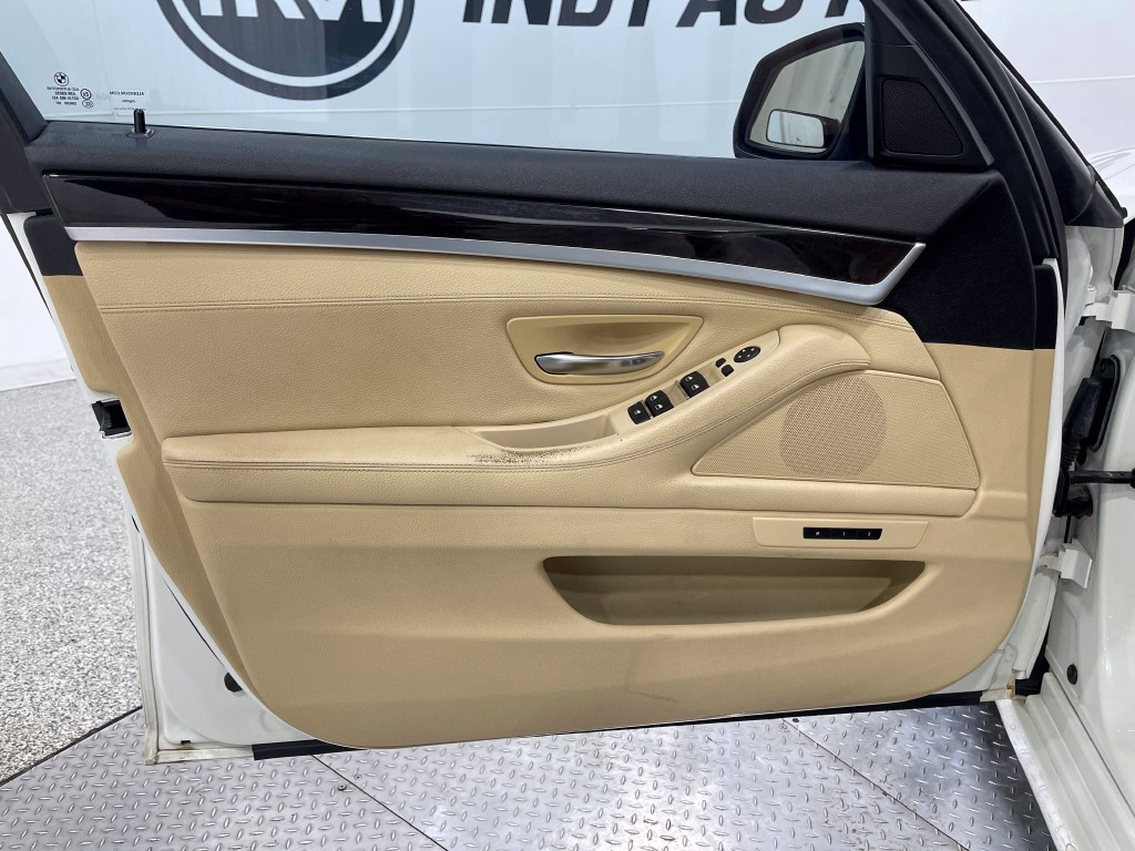 2014 BMW 5 Series Image 15