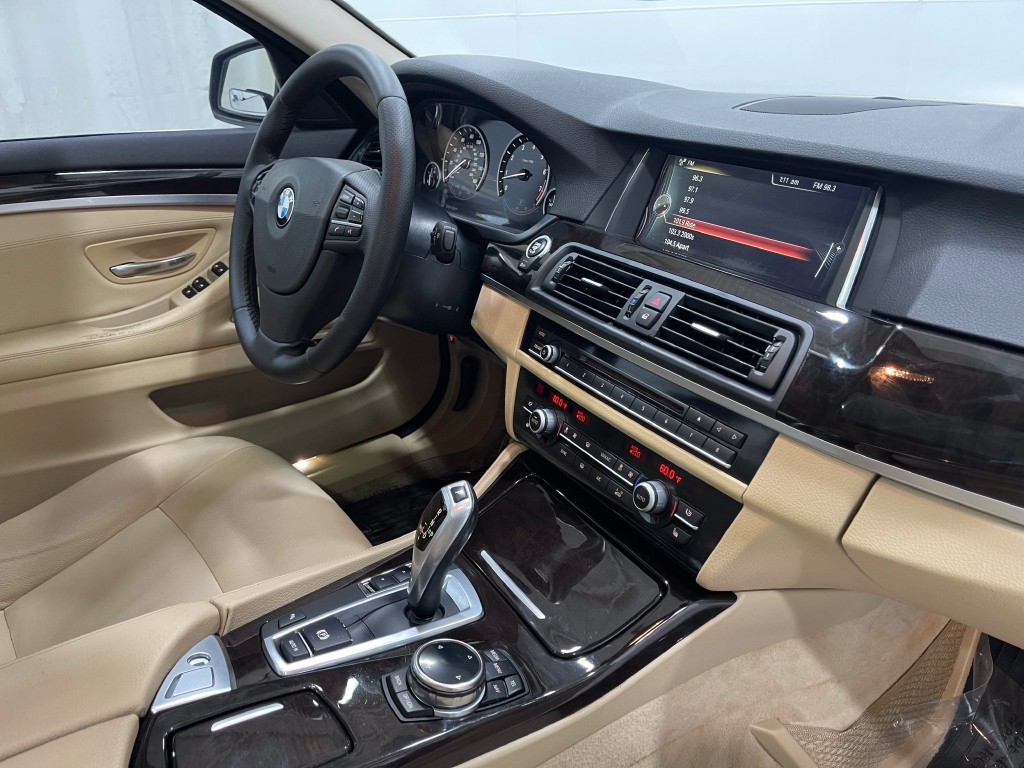 2014 BMW 5 Series Image 20