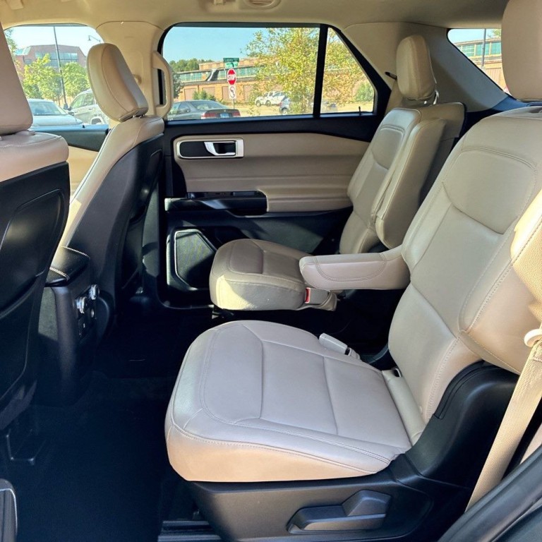 2020 Ford Explorer Image 12