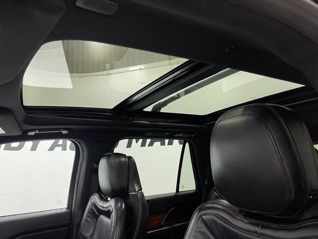 2019 Lincoln Navigator Image 12