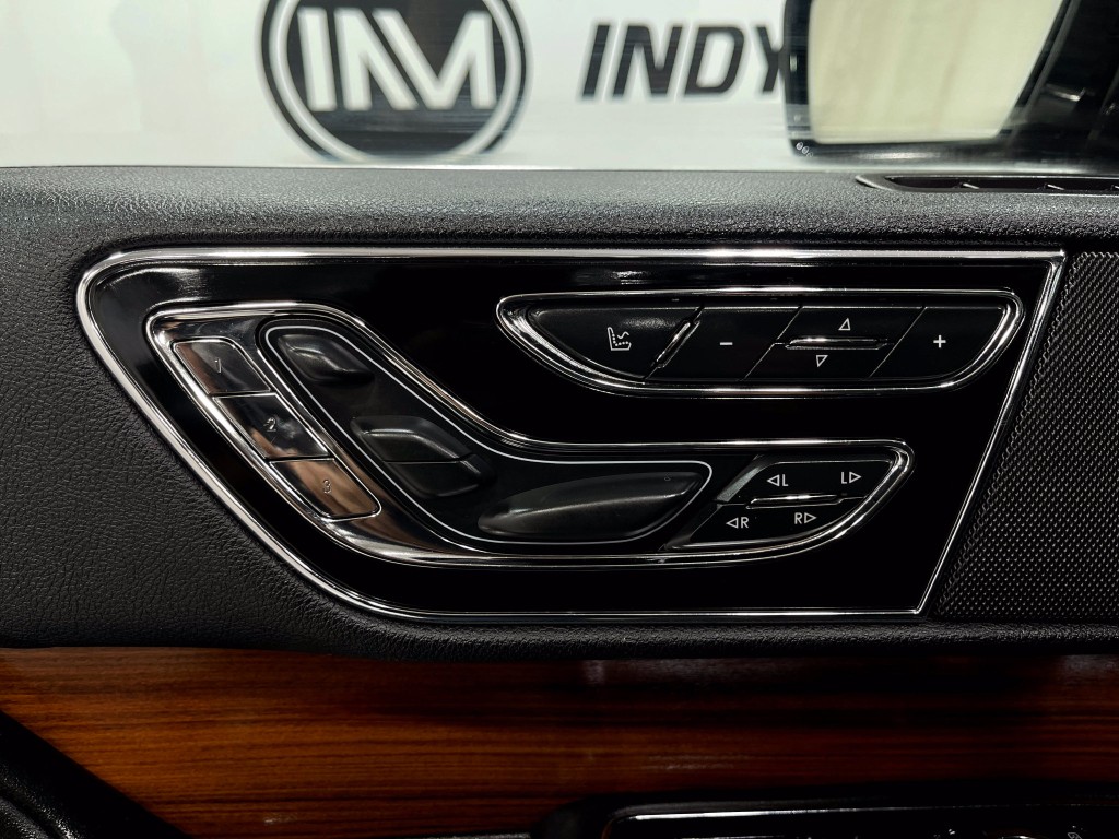 2019 Lincoln Navigator Image 17
