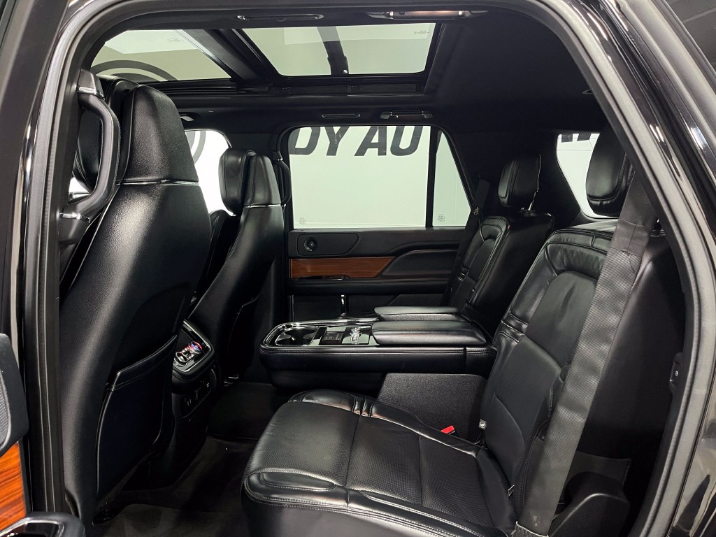2019 Lincoln Navigator Image 30