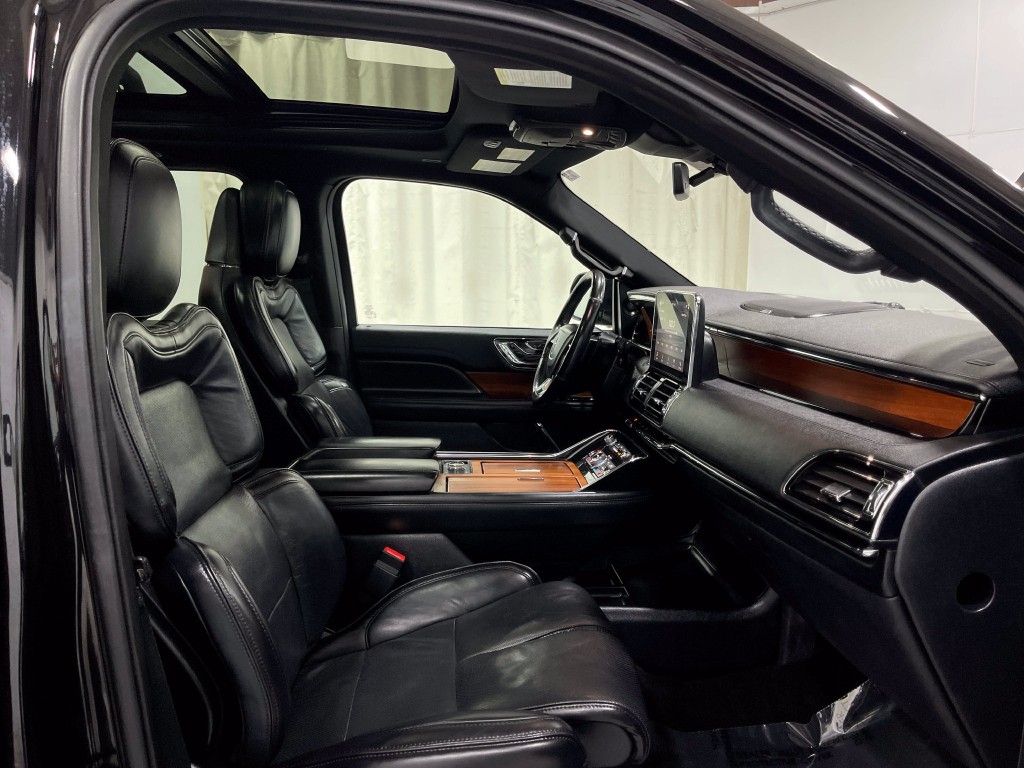 2019 Lincoln Navigator Image 34