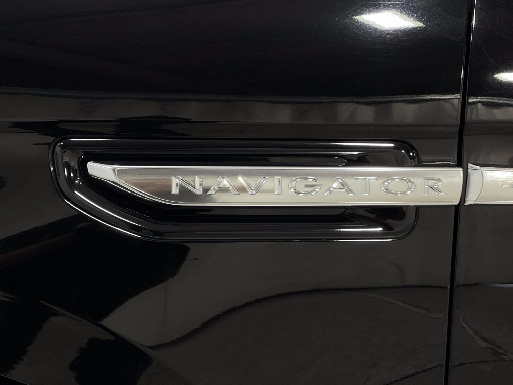 2019 Lincoln Navigator Image 40