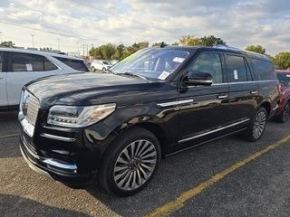 2019 Lincoln Navigator Image 2