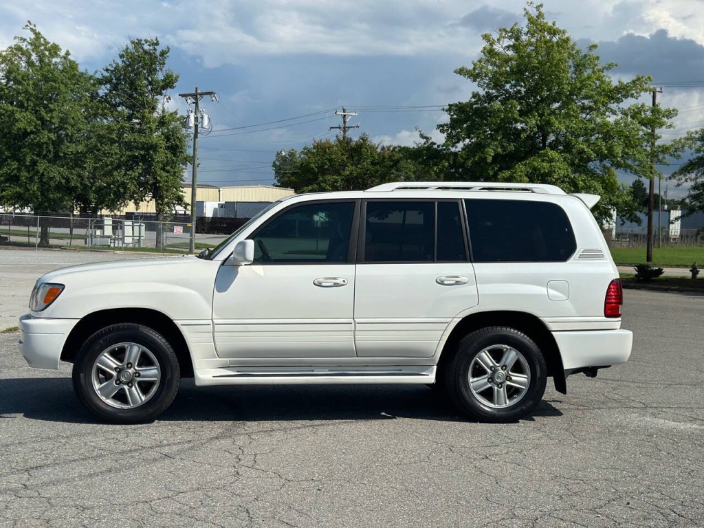 2007 Lexus LX 470 Image 2