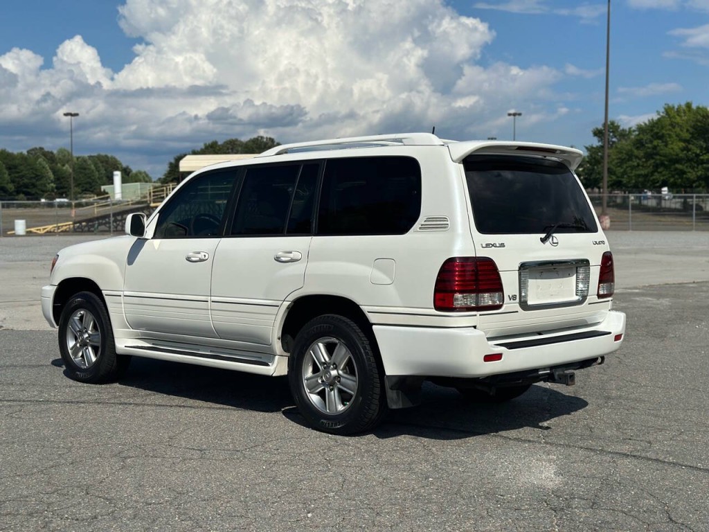 2007 Lexus LX 470 Image 3