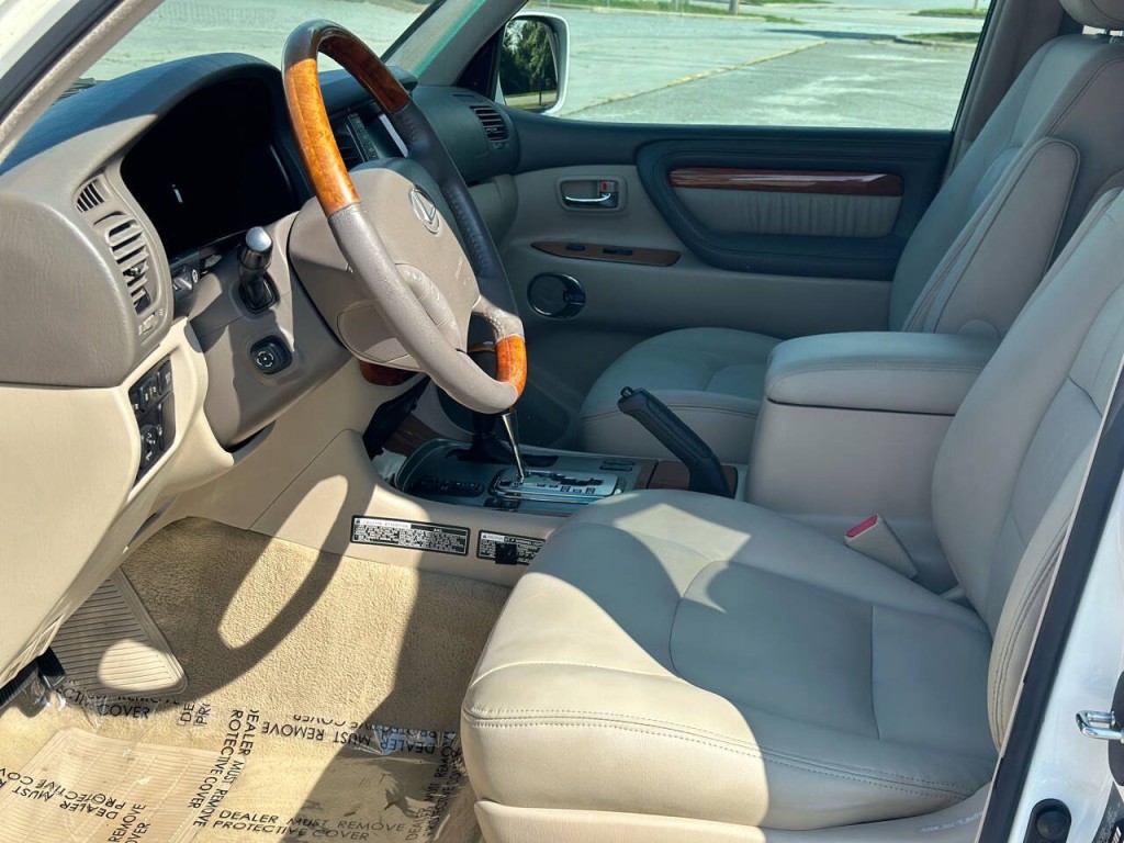 2007 Lexus LX 470 Image 8