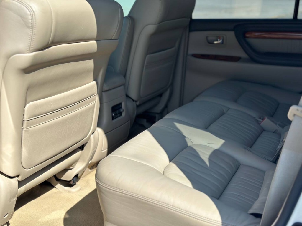 2007 Lexus LX 470 Image 9