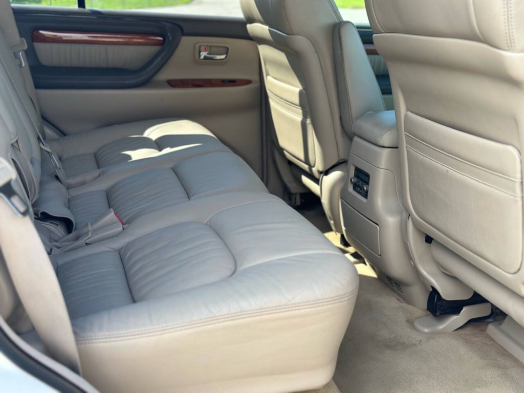 2007 Lexus LX 470 Image 10