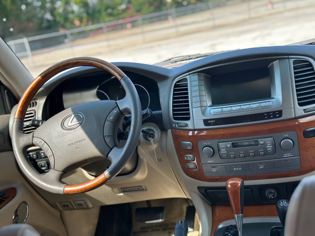 2007 Lexus LX 470 Image 12