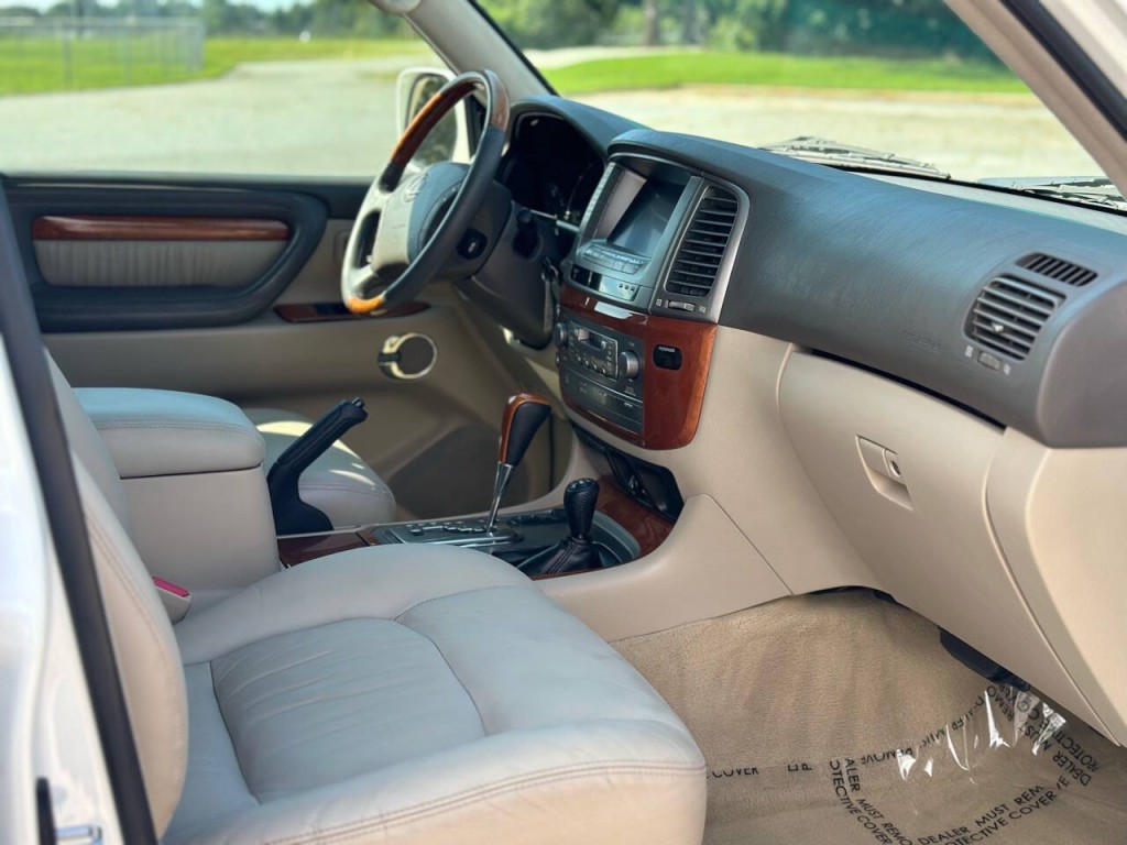 2007 Lexus LX 470 Image 13