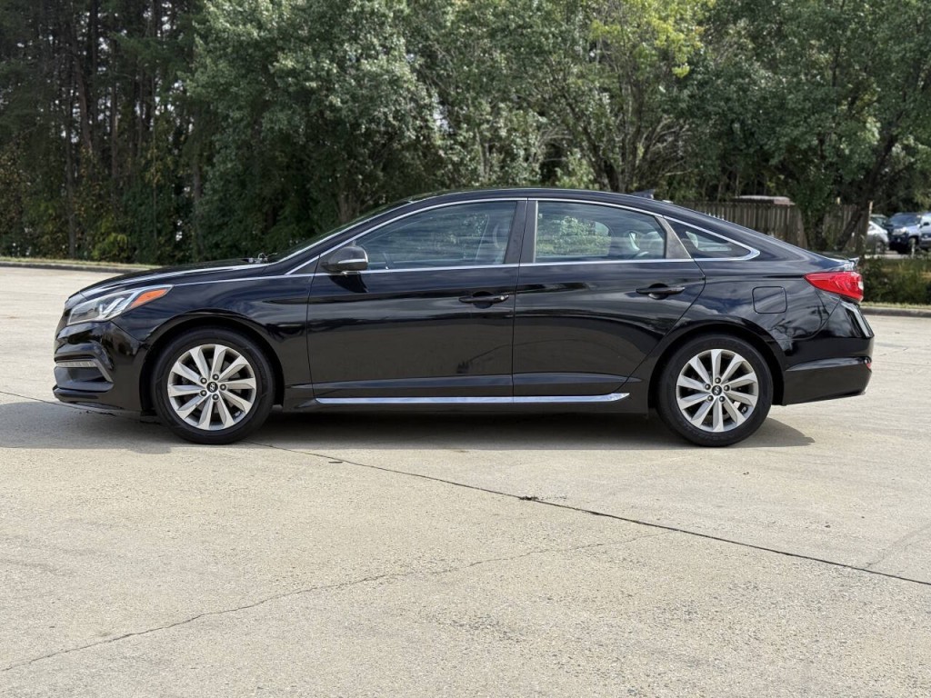 2017 Hyundai Sonata Image 2