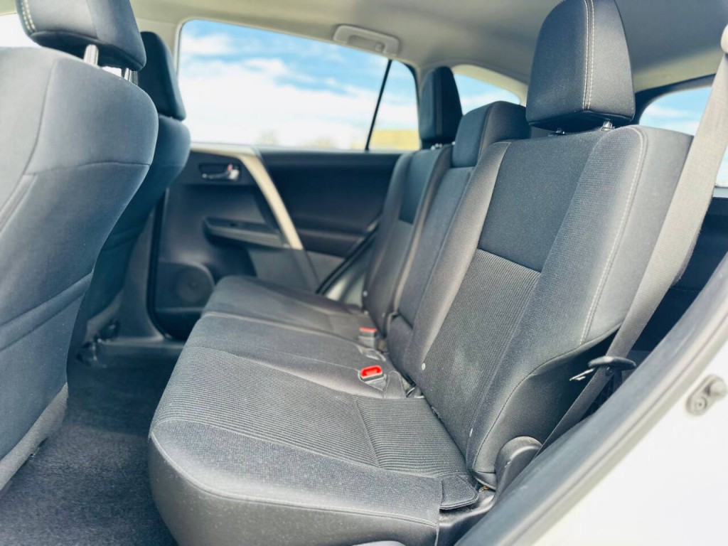 2015 Toyota Rav4 Image 9