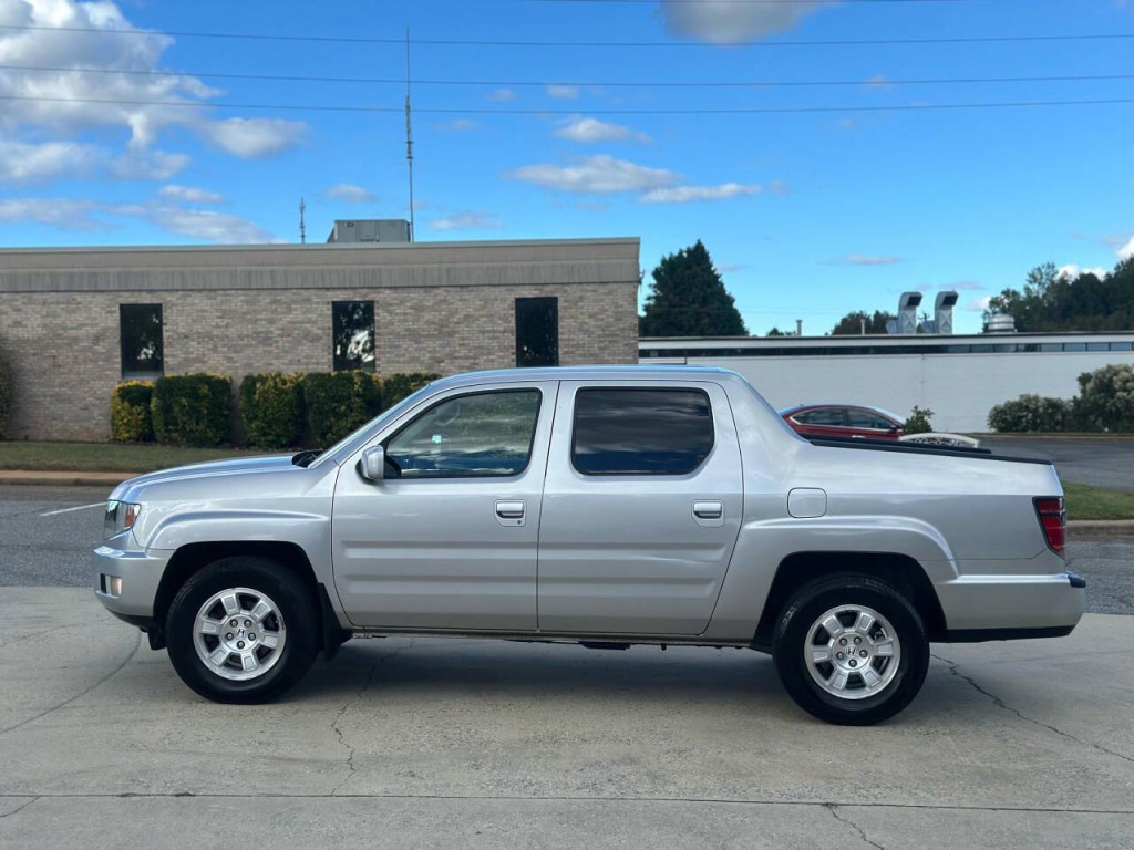 2012 Honda Ridgeline Image 2