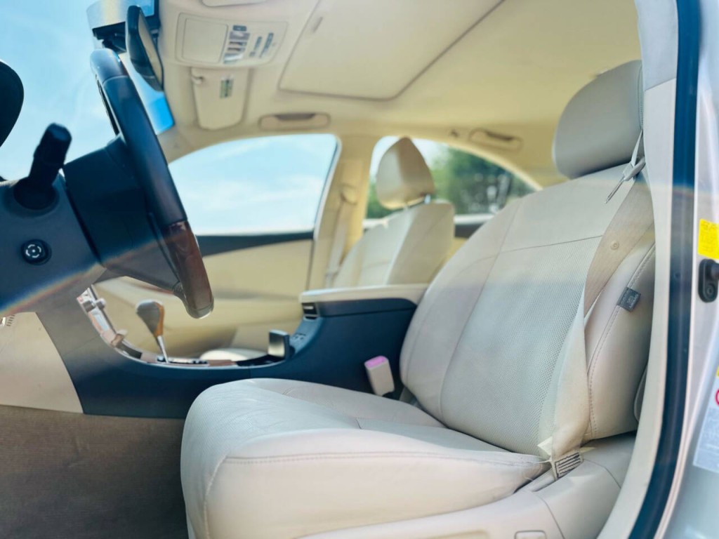 2012 Lexus ES 350 Image 9