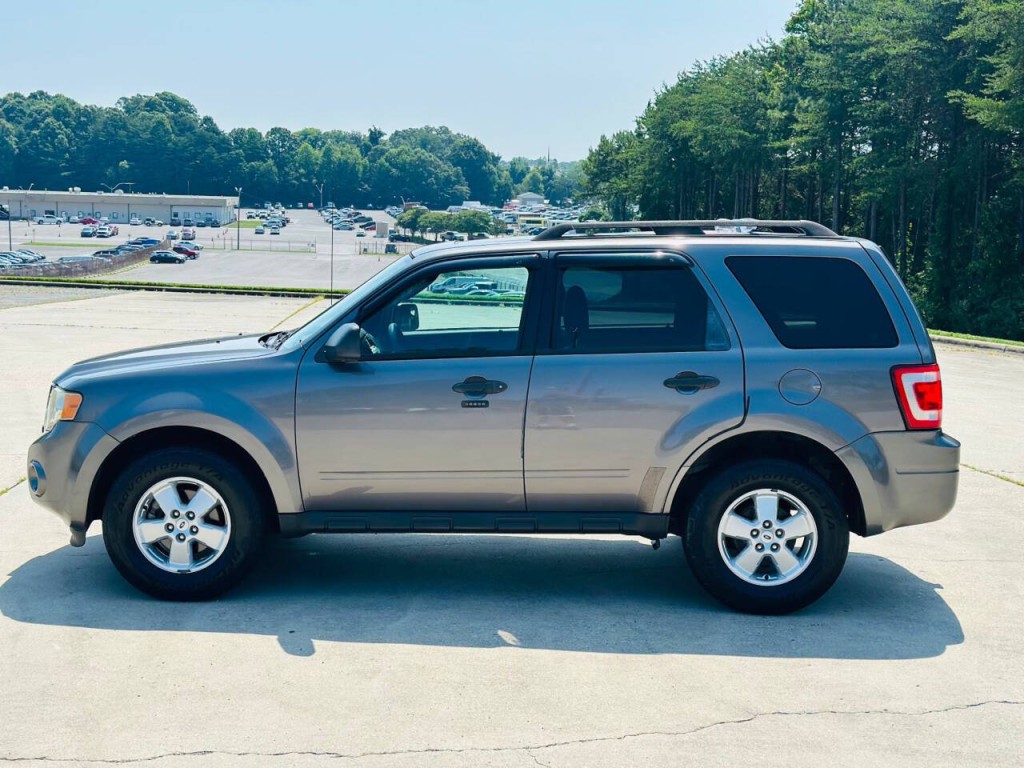 2010 Ford Escape Image 2