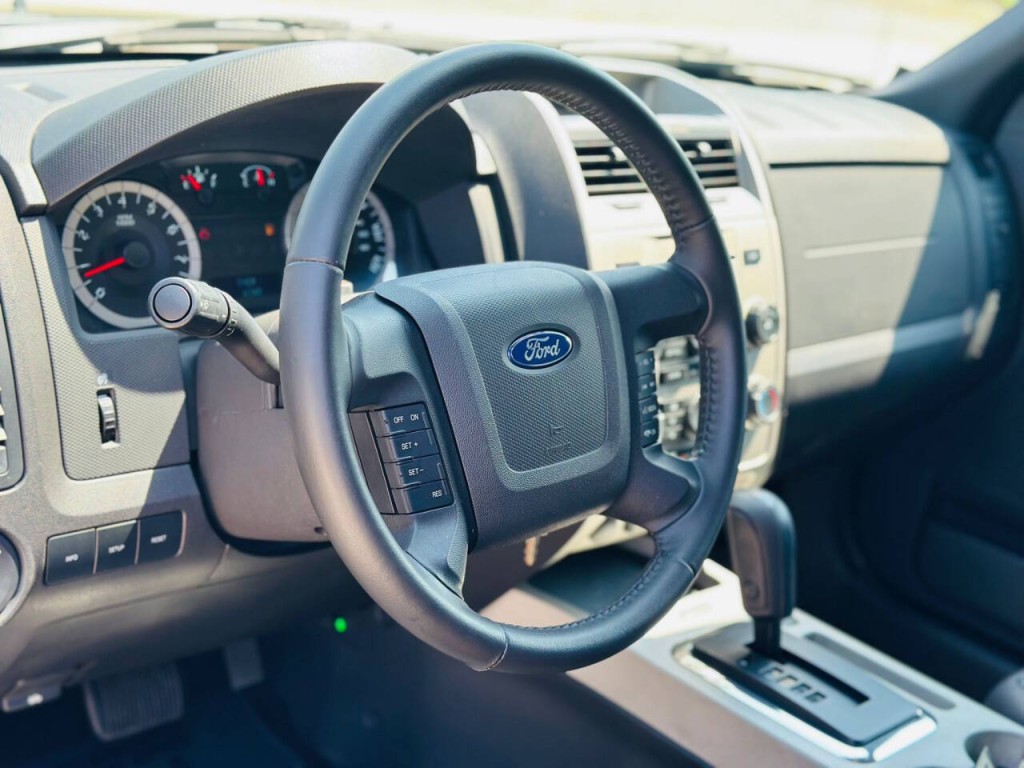 2010 Ford Escape Image 6
