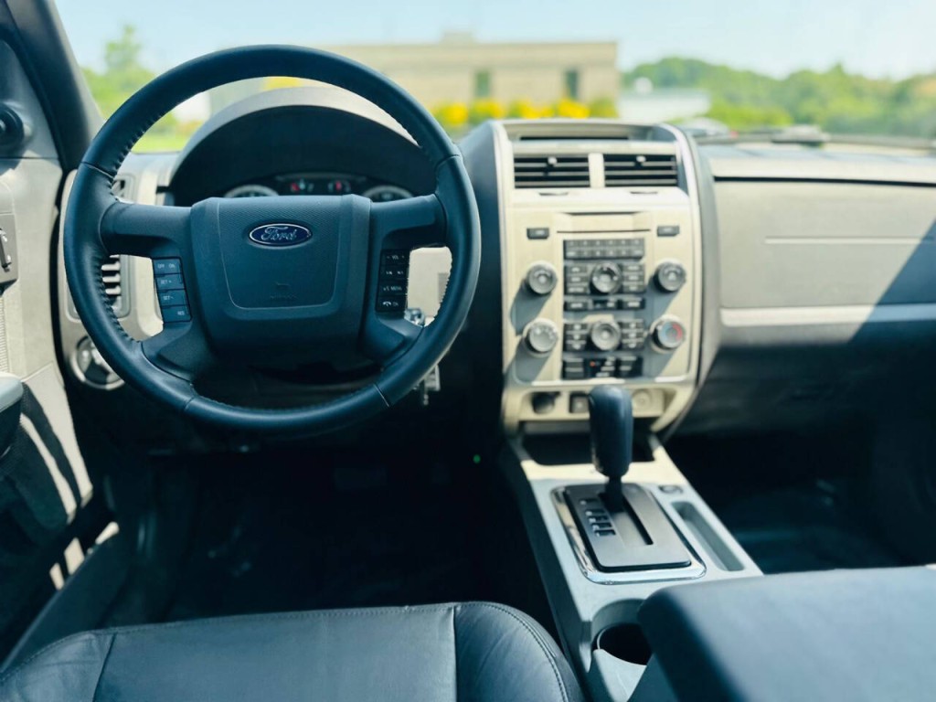 2010 Ford Escape Image 10
