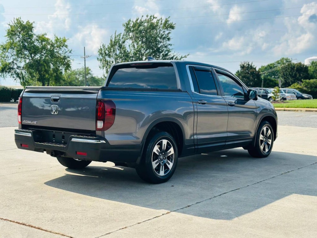 2017 Honda Ridgeline Image 4