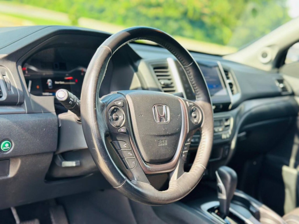 2017 Honda Ridgeline Image 8