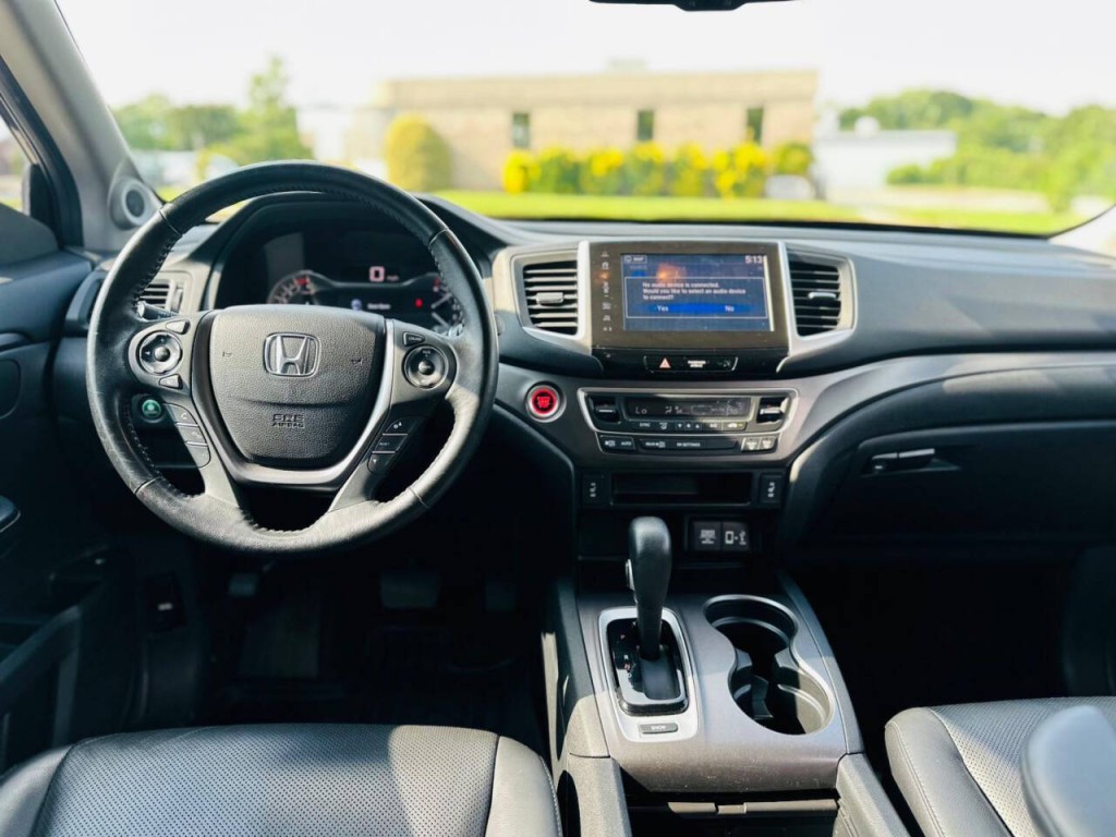 2017 Honda Ridgeline Image 11