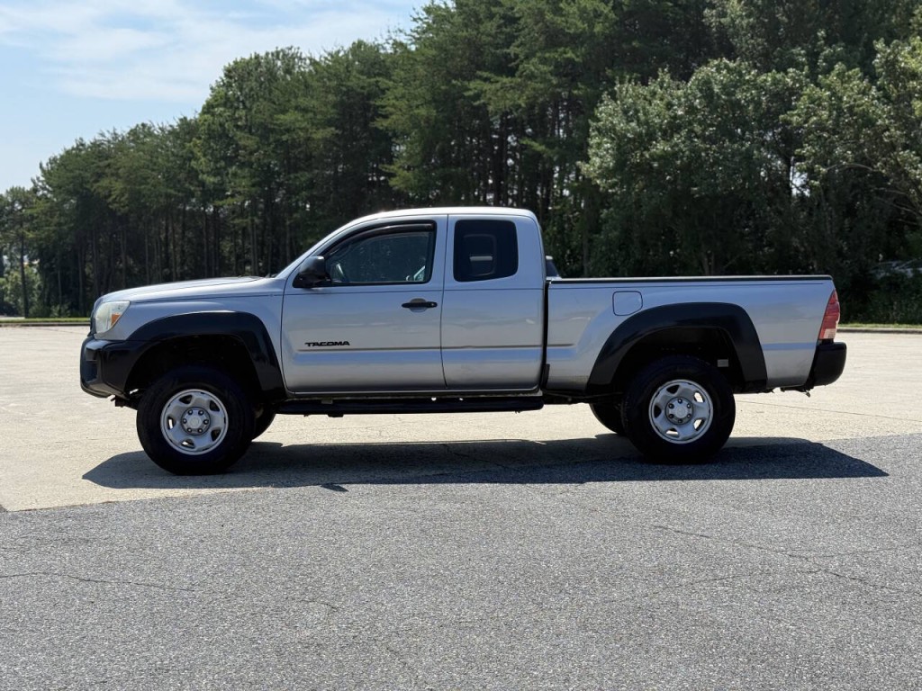 2015 Toyota Tacoma Image 2
