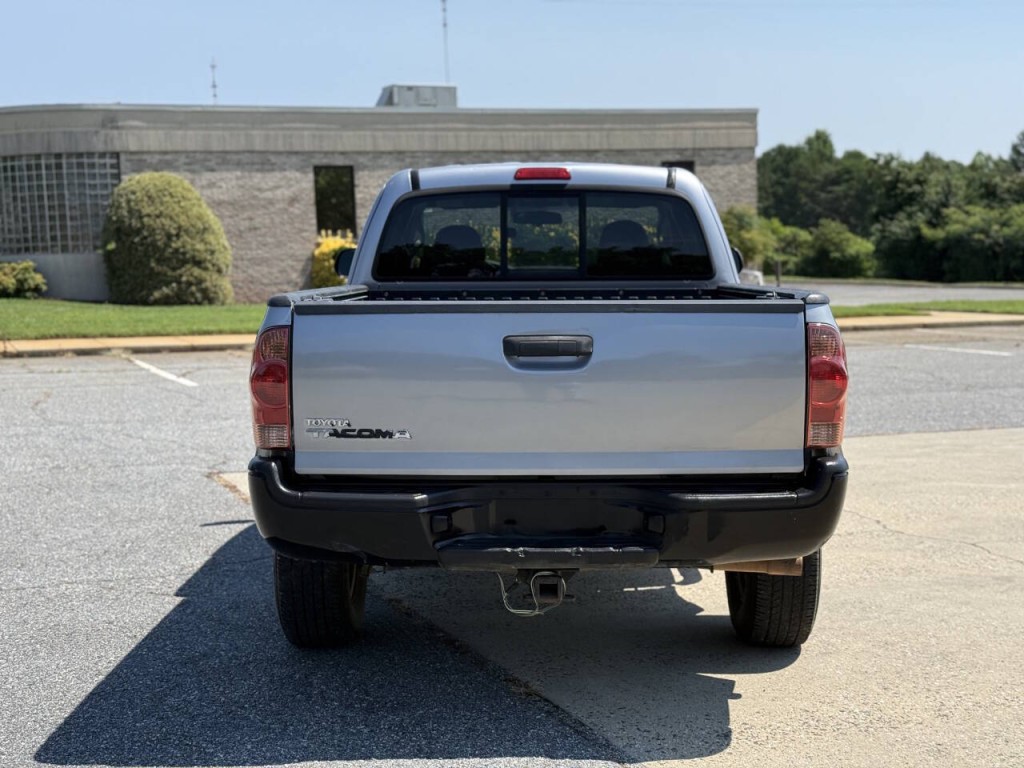 2015 Toyota Tacoma Image 4