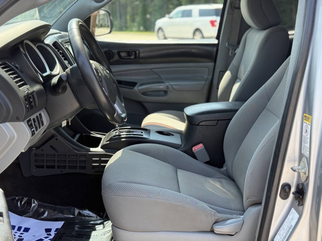 2015 Toyota Tacoma Image 8