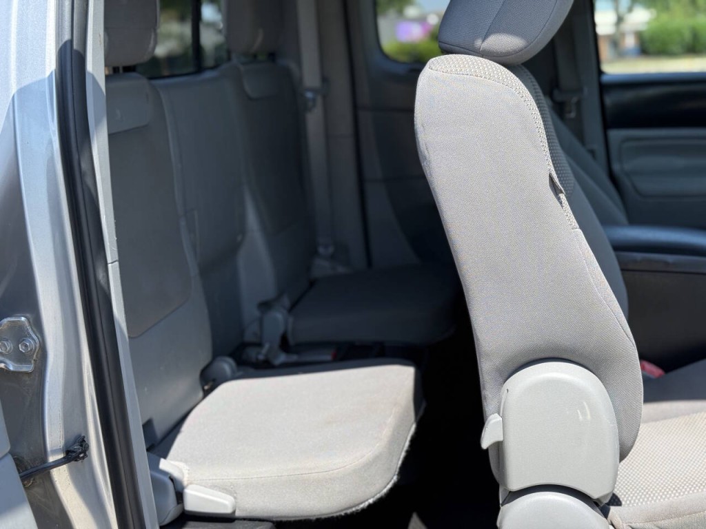 2015 Toyota Tacoma Image 10