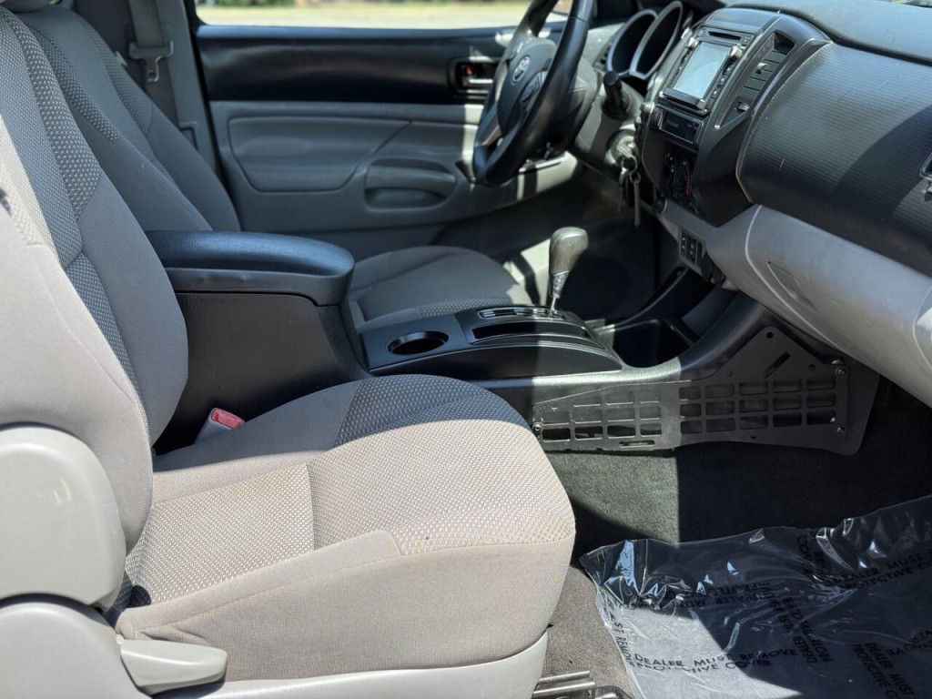 2015 Toyota Tacoma Image 11