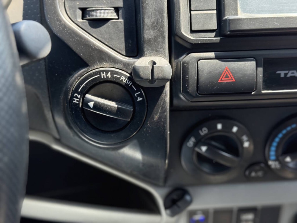 2015 Toyota Tacoma Image 12