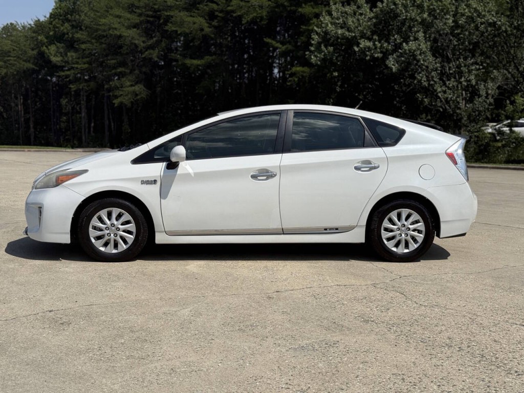 2013 Toyota Prius Image 2