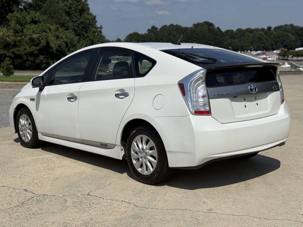 2013 Toyota Prius Image 3