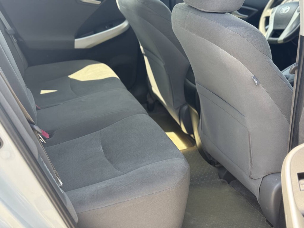 2013 Toyota Prius Image 10