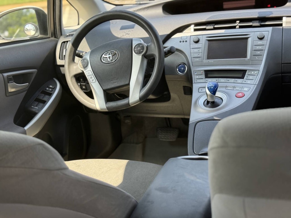 2013 Toyota Prius Image 11