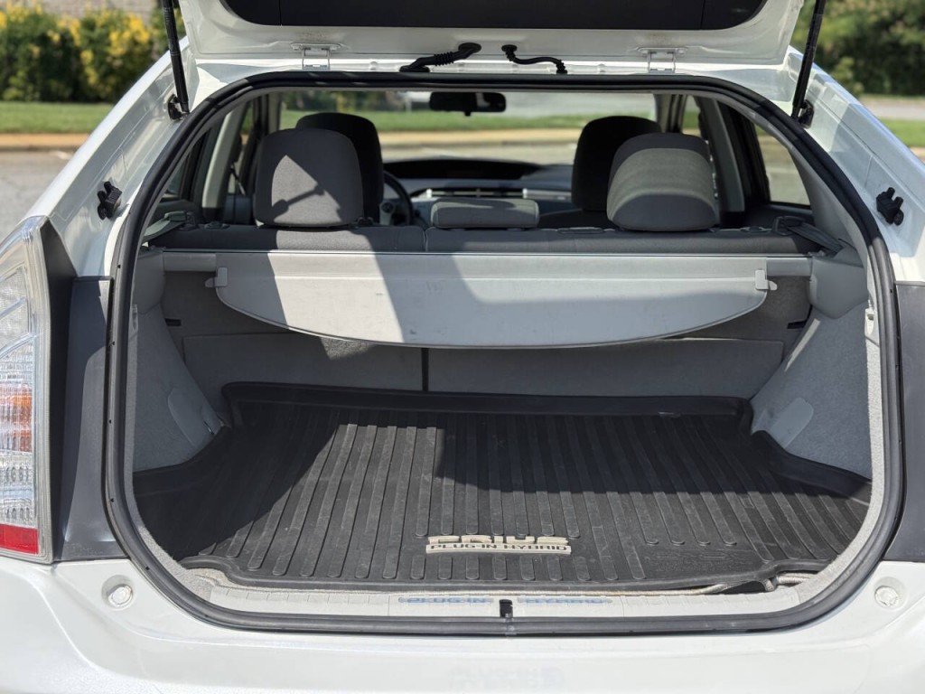 2013 Toyota Prius Image 13