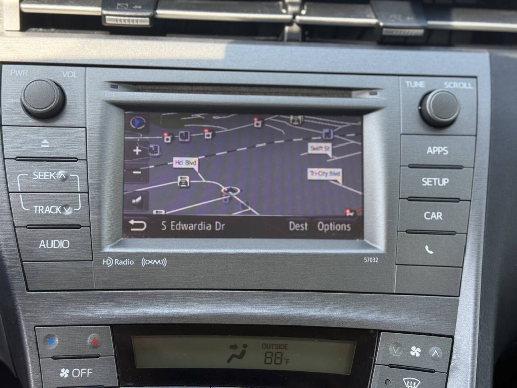 2013 Toyota Prius Image 16