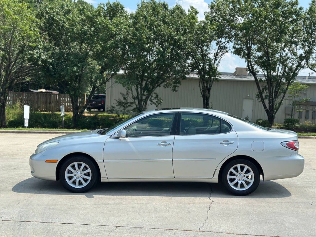 2004 Lexus ES 330 Image 2