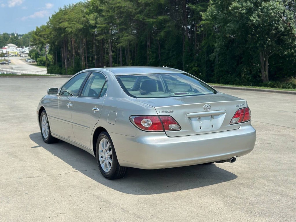 2004 Lexus ES 330 Image 3